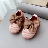 SweetBow – Niedlich & praktisch – Gestrickte Babyschuhe mit Schmetterlingsschleife