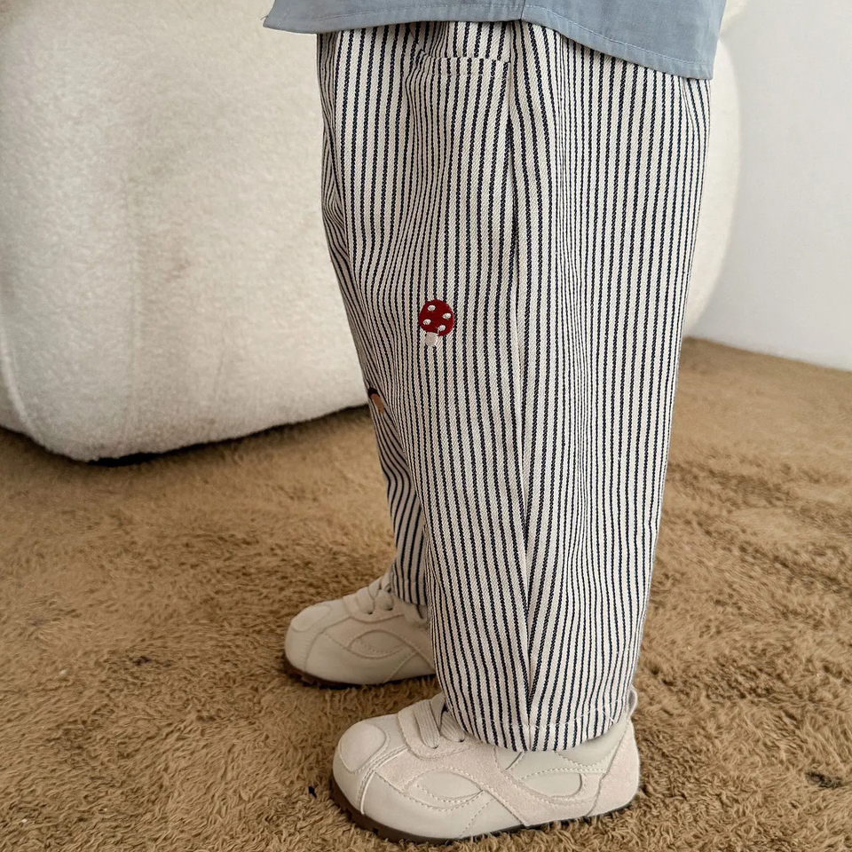 LittlePatch – Weich & bequem – Kinderhose mit gestickten Details