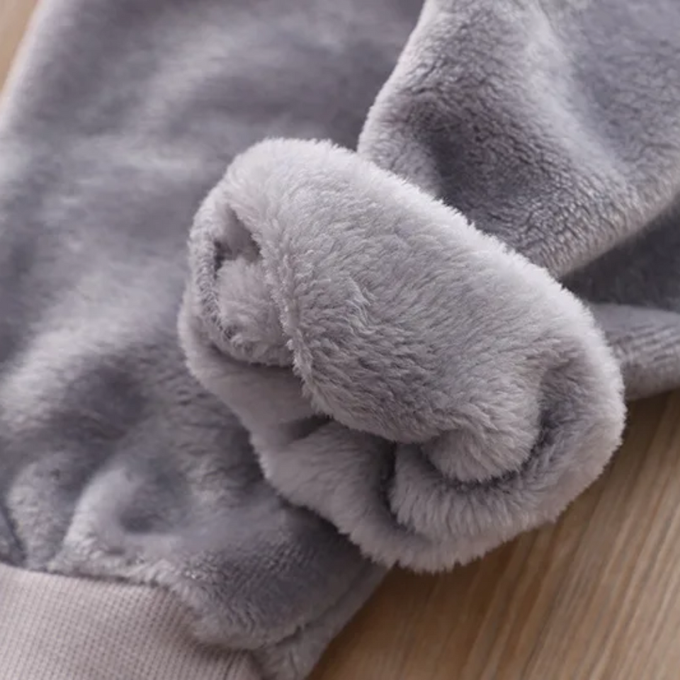 CozyBear – Warm & Weich – Kinder-Trainingsanzug mit Bärenmotiv
