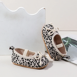 TinyStyle – Niedlich & elegant – Babyschuhe für Mädchen mit Leopardenmuster