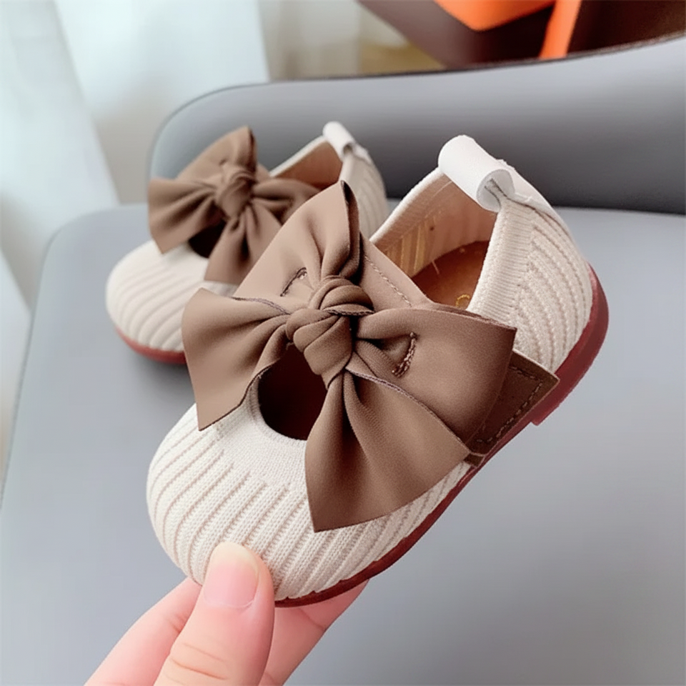SweetBow – Niedlich & praktisch – Gestrickte Babyschuhe mit Schmetterlingsschleife