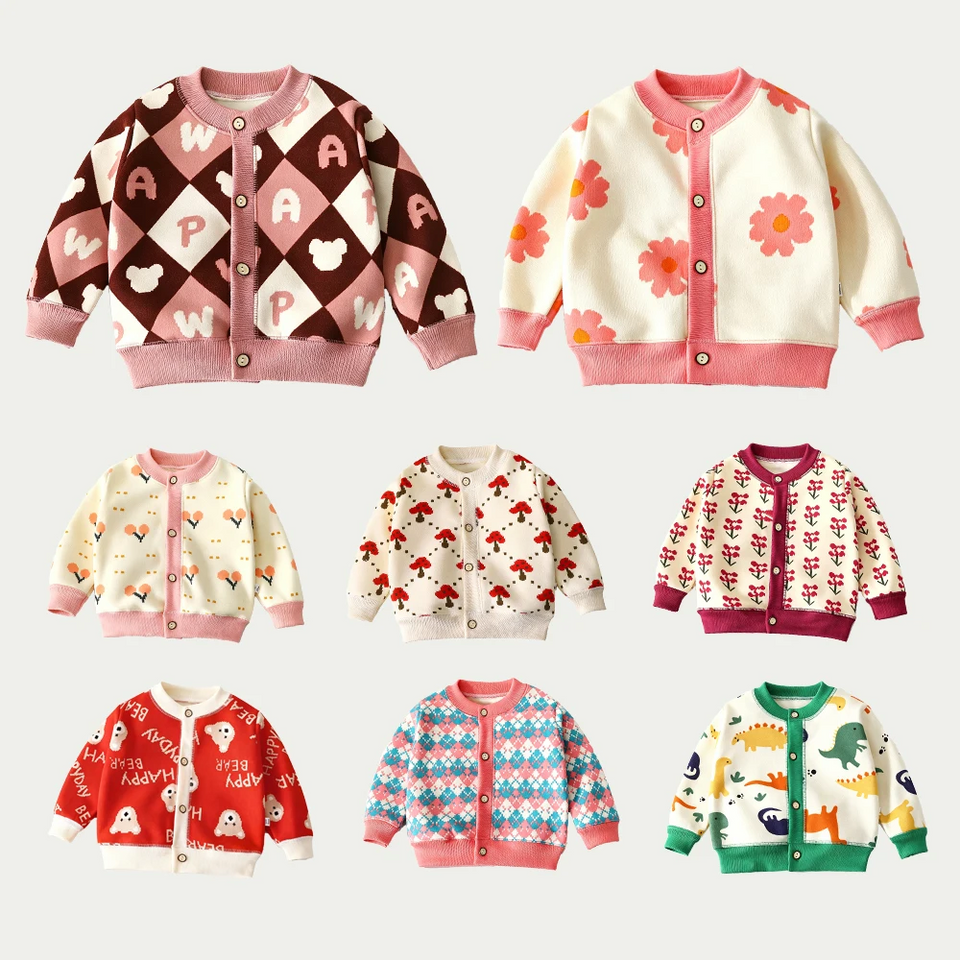 CozyCardi – Weich & warm – Gestrickte Strickjacke mit niedlichen Motiven