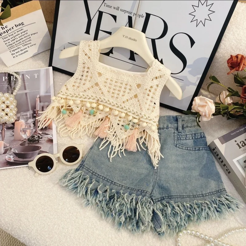 MiniChic – Stilvoll & bequem – Set aus Boho-Top und Jeansshorts