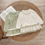 MiniBelle – Elegant & zart – Gestricktes Babykleid mit Rüschenverzierung