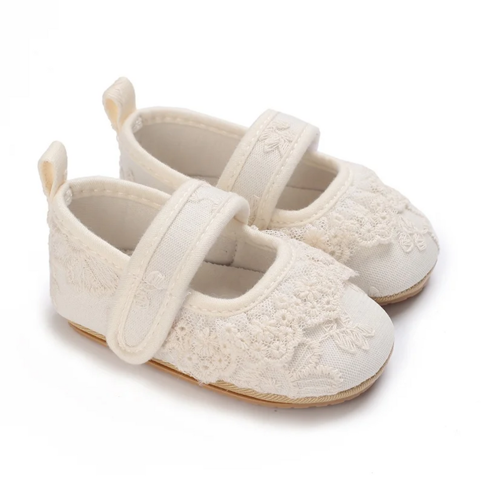 PrincessLace – Elegant & niedlich – Babyschuhe mit Spitze und Klettverschluss