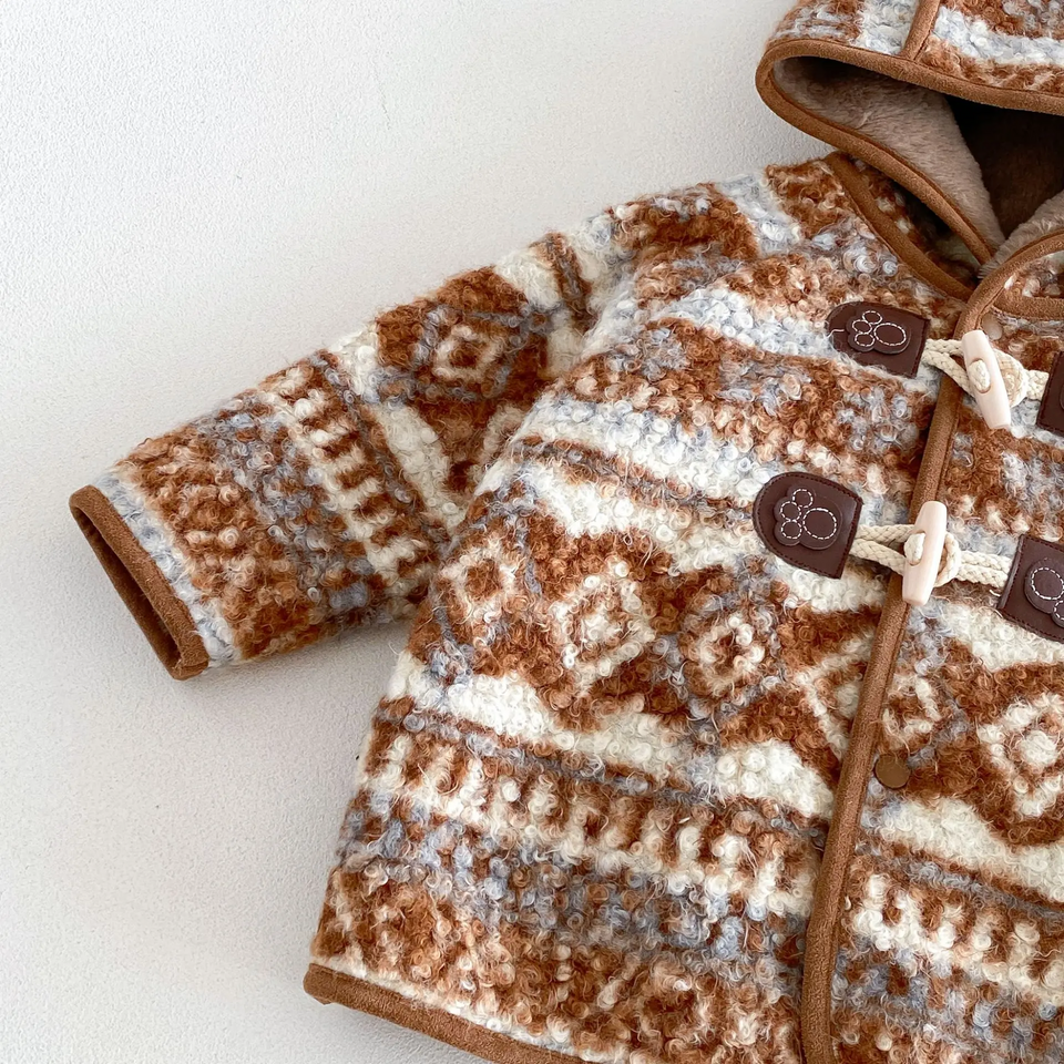 LittleWarm – Gemütlich & stilvoll – Wintermantel mit Fair-Isle-Muster