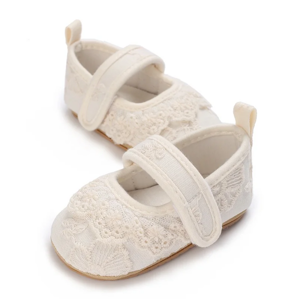 PrincessLace – Elegant & niedlich – Babyschuhe mit Spitze und Klettverschluss