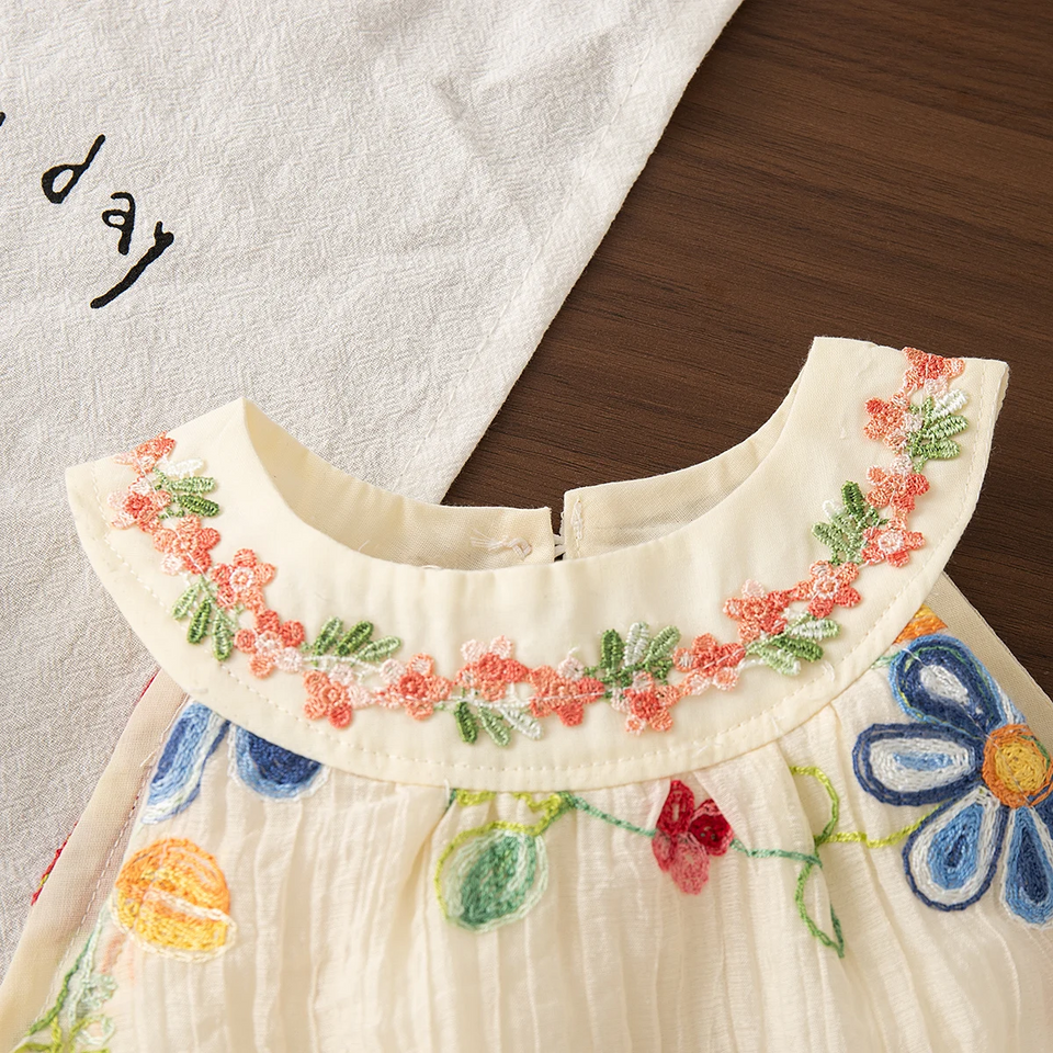 MiniFlora – Leicht und bezaubernd – Besticktes Kleid für kleine Mädchen