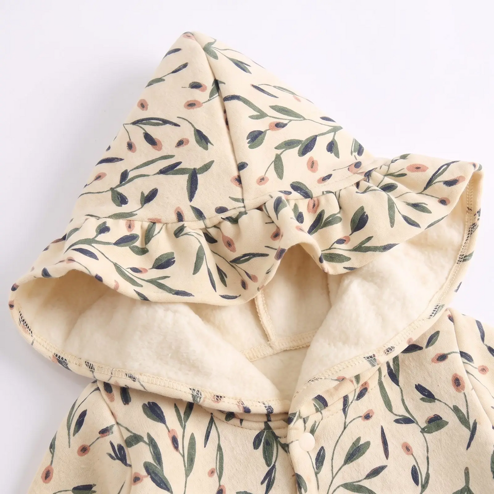 FloraCozy – Weich & warm – Winter-Strampler für Baby-Mädchen mit Blumenmuster