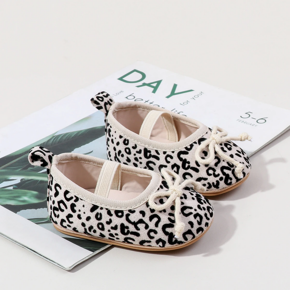 TinyStyle – Niedlich & elegant – Babyschuhe für Mädchen mit Leopardenmuster