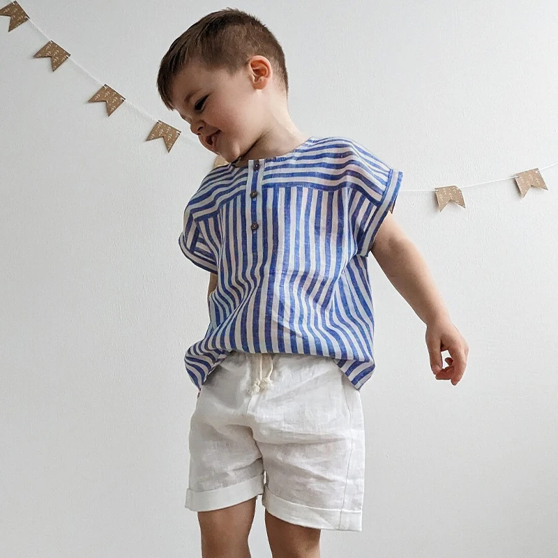LittleClassic – Elegant & bequem – Leinenhemd für Jungen mit Knopfdetail