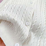 CozyBelle – Elegant & warm – Gestrickte Strickjacke mit Knöpfen