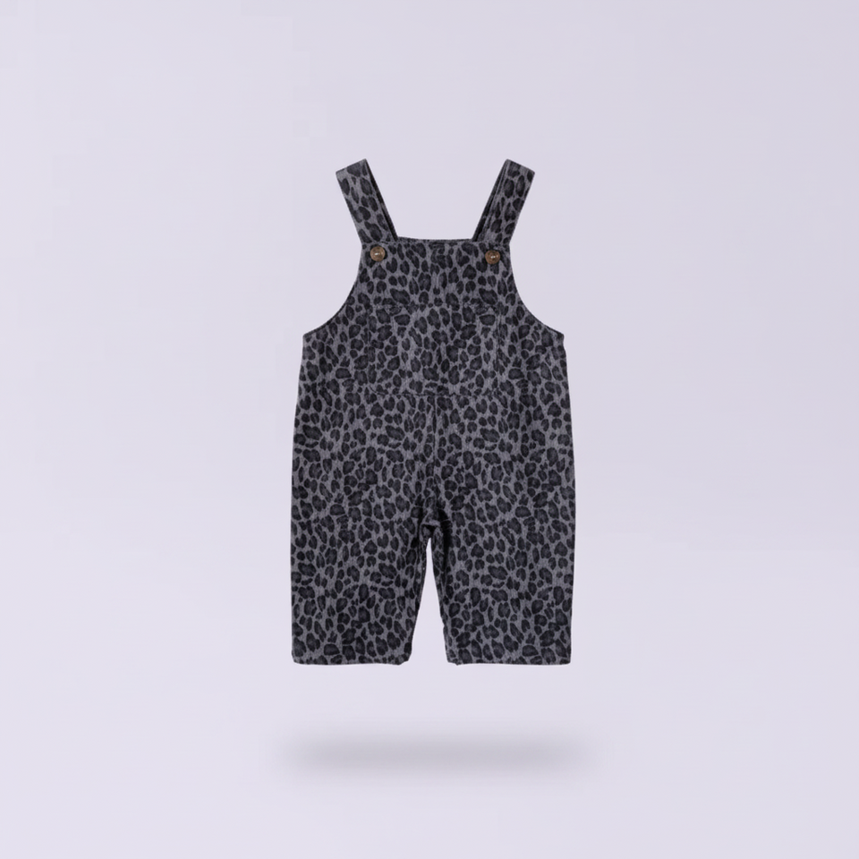 LeopardChic – Trendig & bequem – Latzhose für Mädchen mit Leopardenmuster