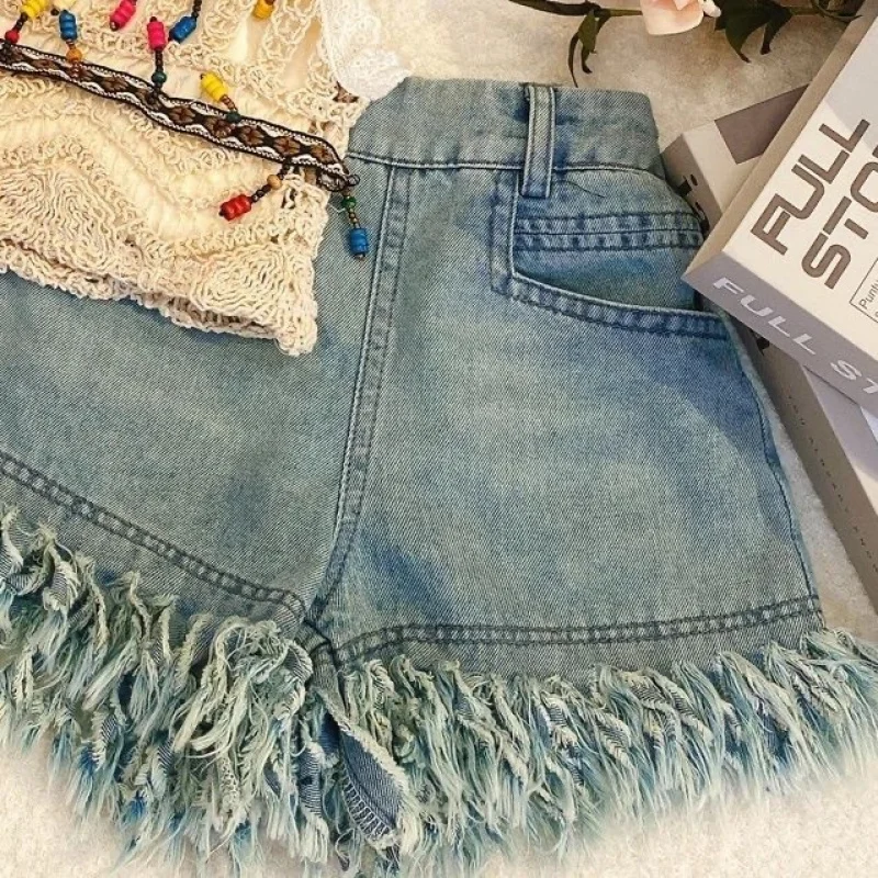 MiniChic – Stilvoll & bequem – Set aus Boho-Top und Jeansshorts