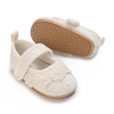 PrincessLace – Elegant & niedlich – Babyschuhe mit Spitze und Klettverschluss