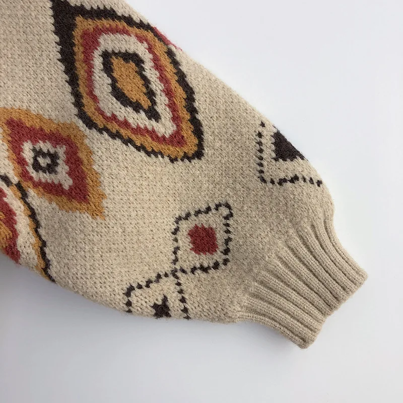 LittleRetro – Warm & stilvoll – Gestrickter Kinderpullover mit Rautenmuster