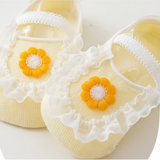 SweetFeet – Weich & niedlich – Babysocken mit Blumen und Spitze