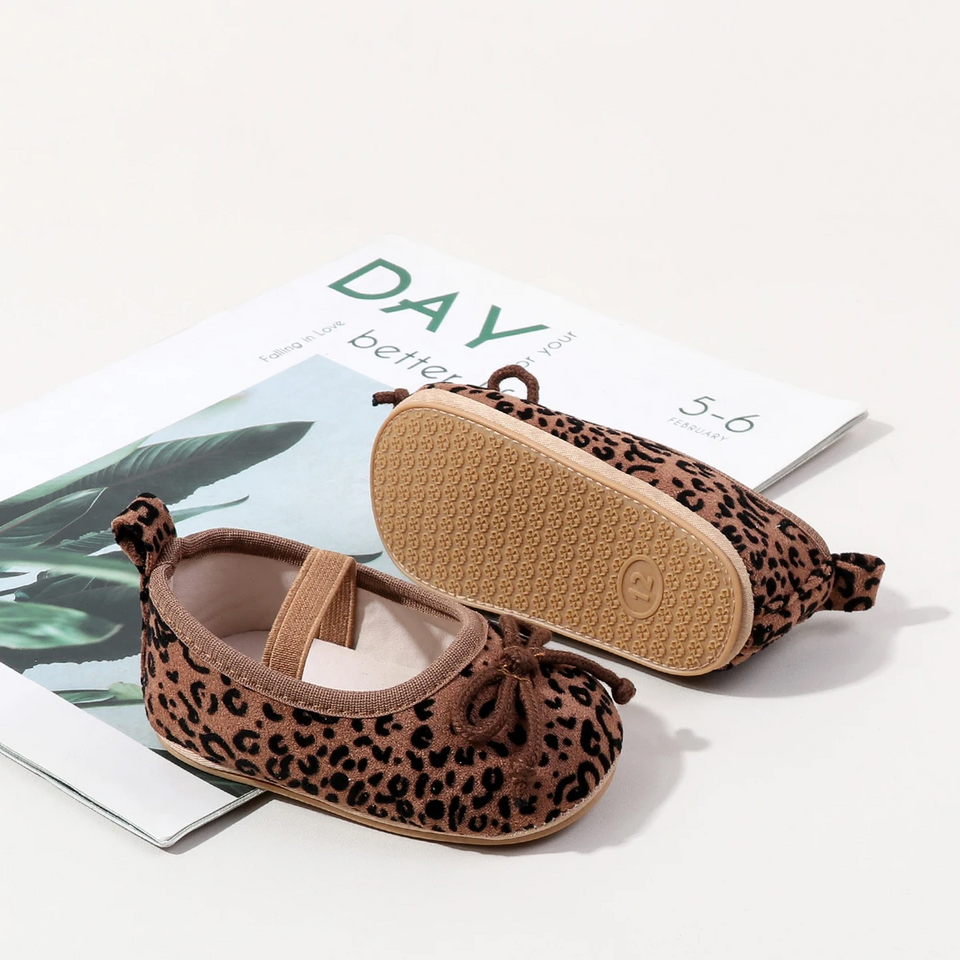 TinyStyle – Niedlich & elegant – Babyschuhe für Mädchen mit Leopardenmuster