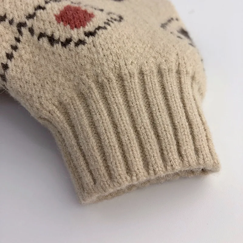 LittleRetro – Warm & stilvoll – Gestrickter Kinderpullover mit Rautenmuster