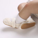 PrincessLace – Elegant & niedlich – Babyschuhe mit Spitze und Klettverschluss