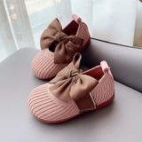 SweetBow – Niedlich & praktisch – Gestrickte Babyschuhe mit Schmetterlingsschleife