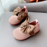 SweetBow – Niedlich & praktisch – Gestrickte Babyschuhe mit Schmetterlingsschleife