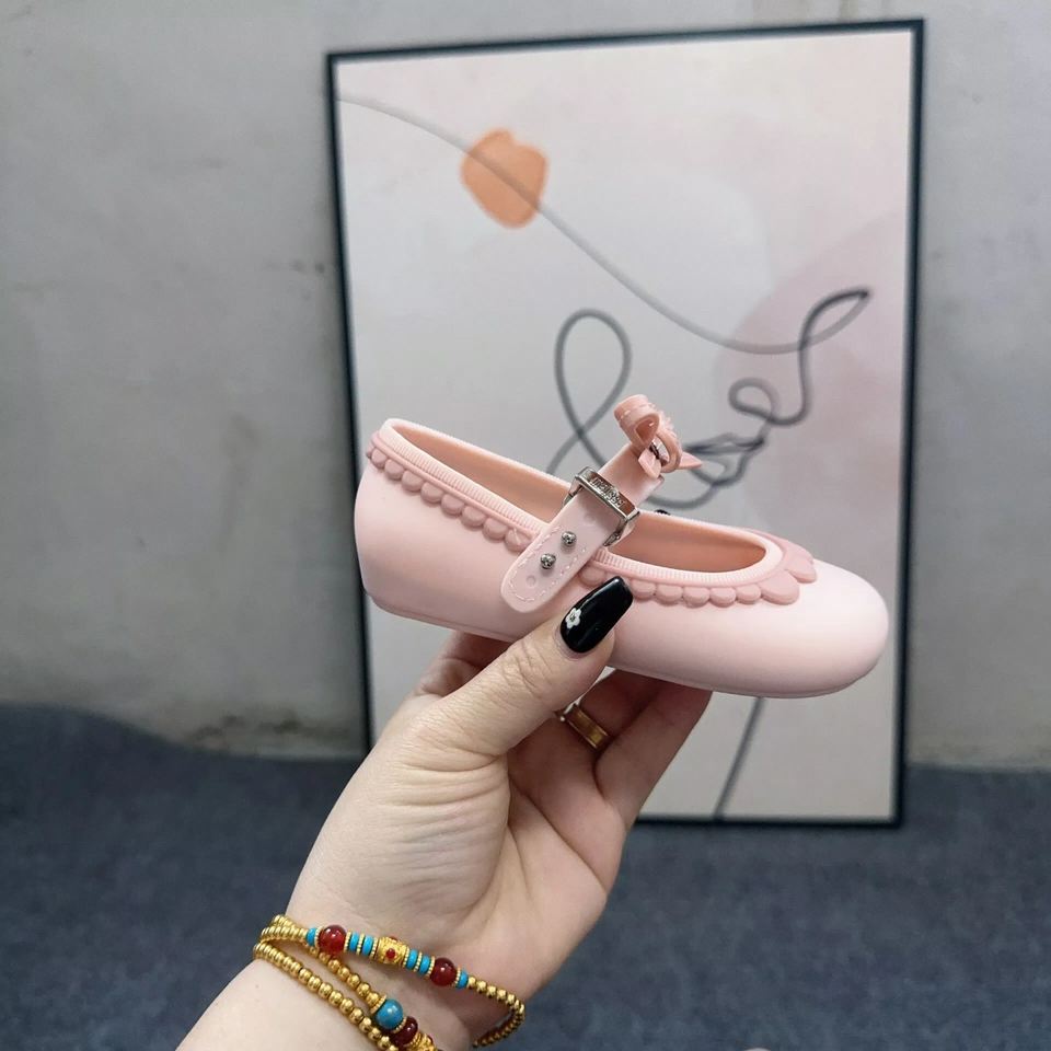 MiniChic – Eleganz & Stil – Kinderschläppchen mit Schleife