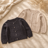 Buttoned Cardigan – Weich & bequem – Gestrickte Kinderweste