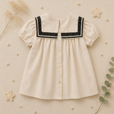 Sailor Top – Elegant & bequem – Bluse mit Spitzendetails und Puffärmeln
