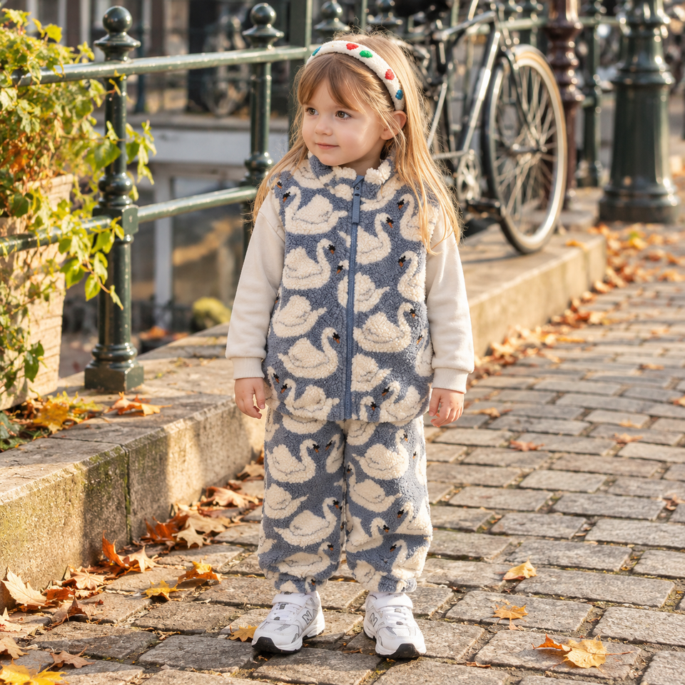 FuzzyPants – Weich & warm – Plüsch-Kinderhose mit verspielten Motiven