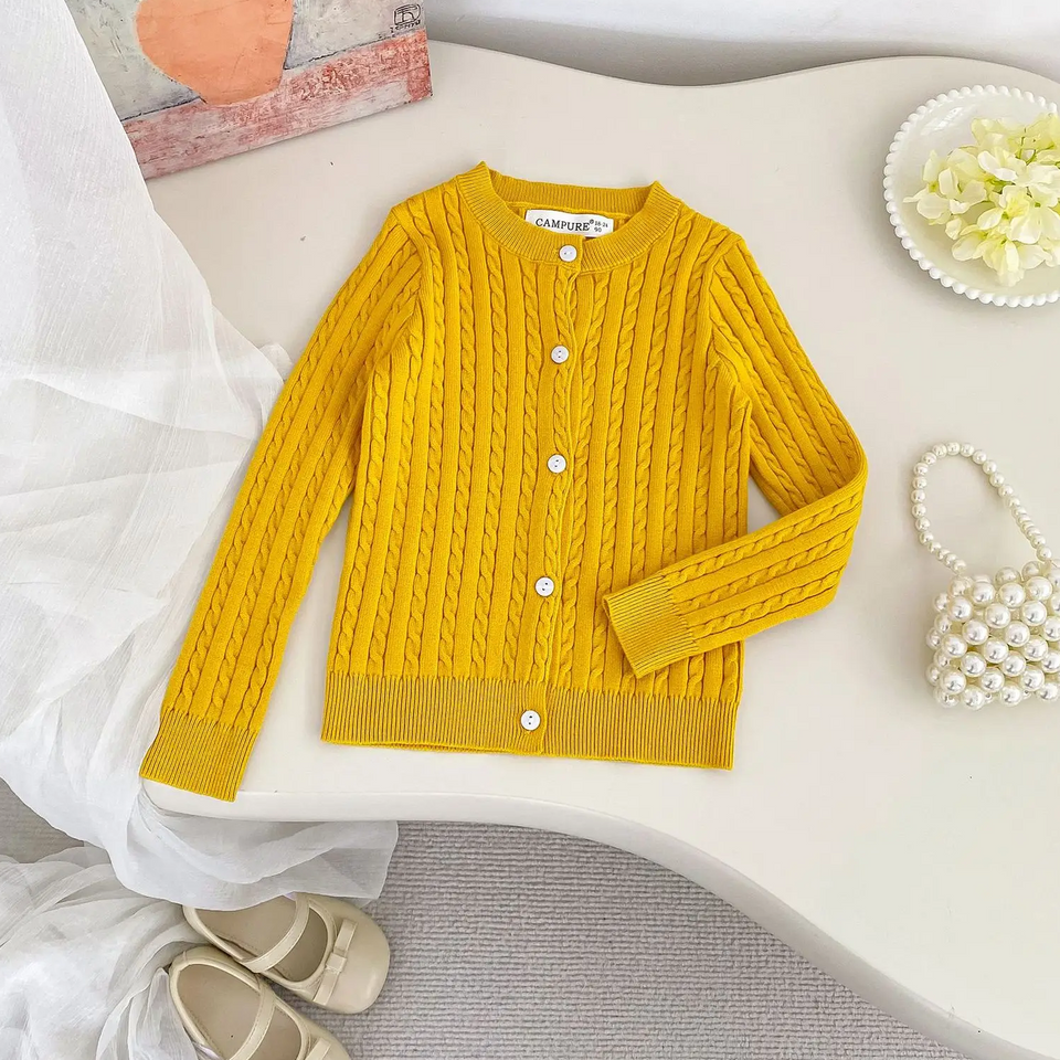 CozyBelle – Elegant & warm – Gestrickte Strickjacke mit Knöpfen