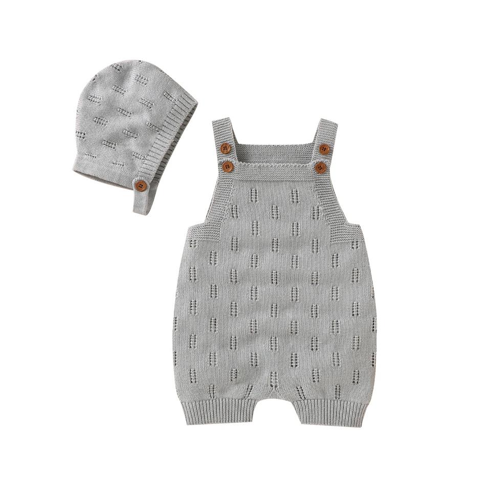 MiniCozy – Weich & bequem – Gestrickte Baby-Latzhose mit Mütze