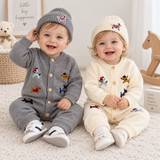 PlayfulKnit – Weich & niedlich – Gestrickter Baby-Strampler mit Hundemotiv