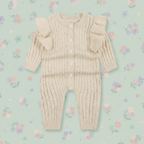 MiniAurora – Zart & elegant – Gestrickter Baby-Strampler mit Engelsflügeln und Stirnband