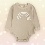 SnuggleHue – Blødt og behageligt – Regnbue-babybody