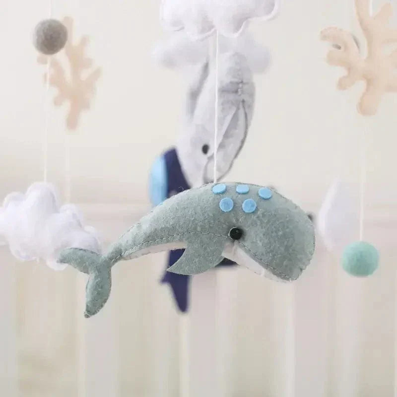 LittleNest – Naturlig ro – Babymobil i træ