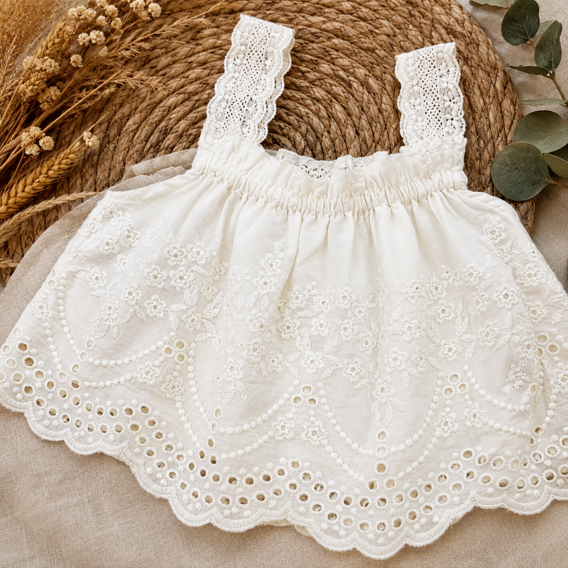 TinyLuxe – Zomerset aus Spitzenoberteil und Hose mit weitem Bein