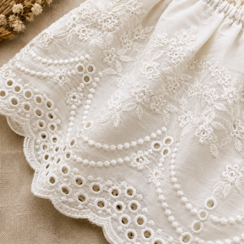 TinyLuxe – Zomerset aus Spitzenoberteil und Hose mit weitem Bein