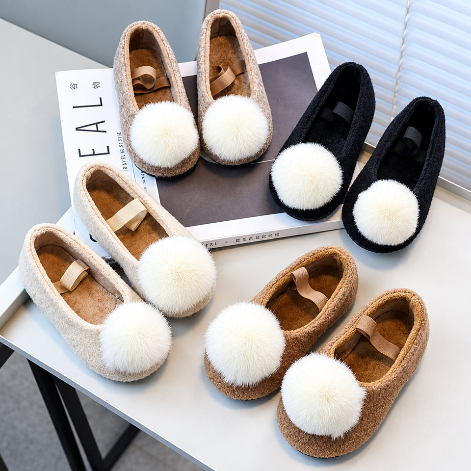 SoftSteps –  Warm & Weich – Mädchen-Schuhe mit Plüsch-Bommel