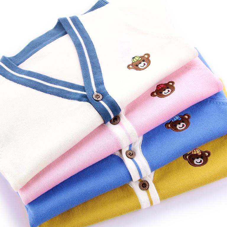 CozziWear – Warm & Trendy – Strickjacke mit Bären