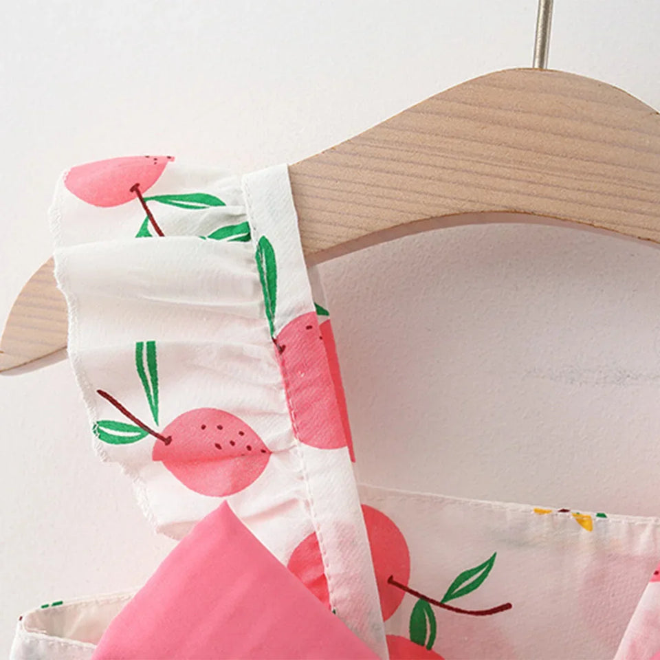 Mini Fashion™ – Sød og sommerlig – Frugtkjole (inkluderer GRATIS stråhat)