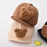 Mini Fashion - Cool & sød - Corduroy børnehat med bjørn
