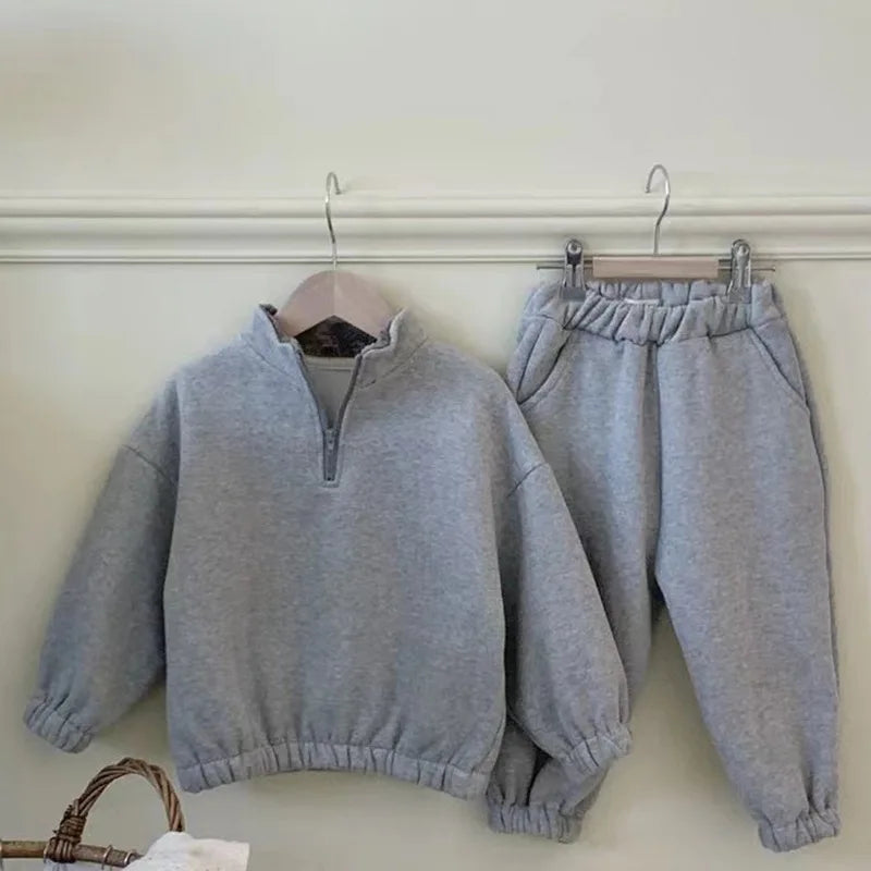 Mini Fashion™ - Fleece træningsdragt med lynlås