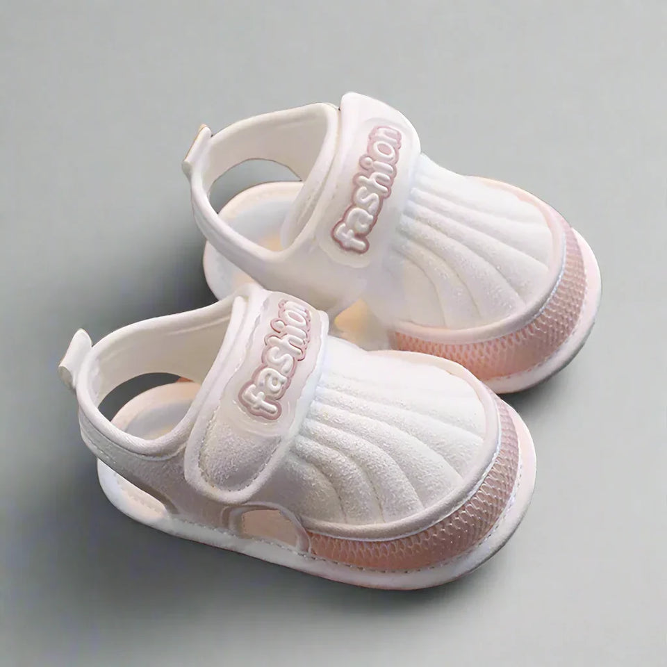 TinySteps – Åndbar og let – sommersandaler til babyer med skridsikker sål