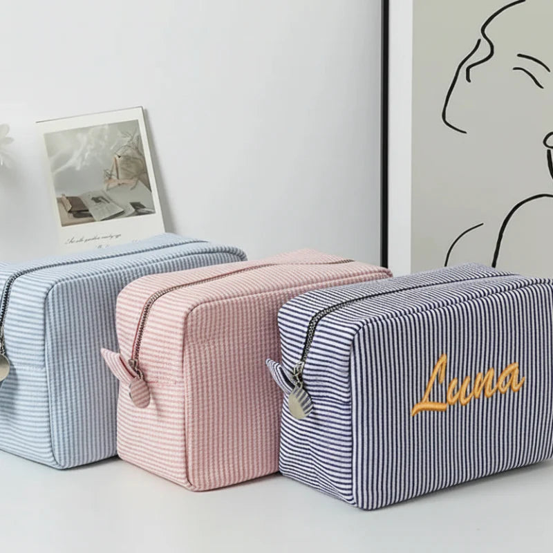 Striped Name Pouch – Individuell & stilvoll – Kosmetiktasche